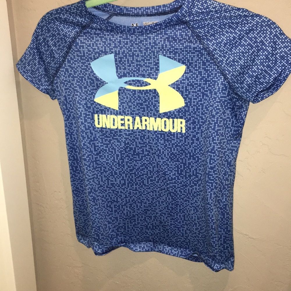 Girls under armour tee shirt